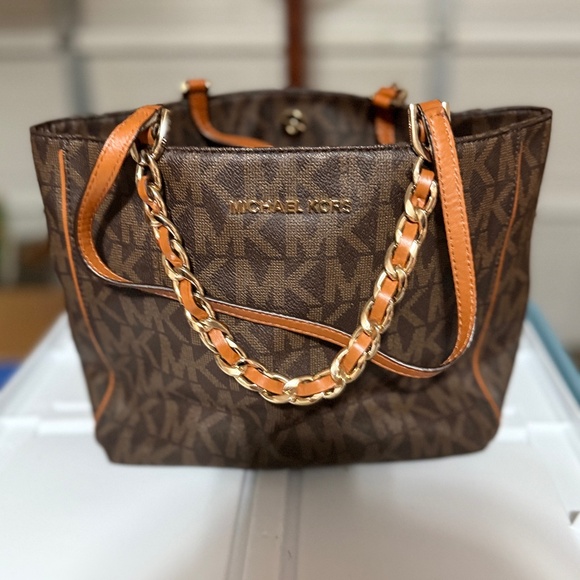 Authentic Michael Kors purse - Picture 1 of 8